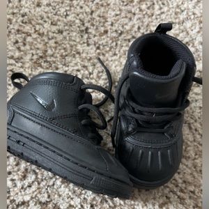 Toddler Nikes. Good condition!!